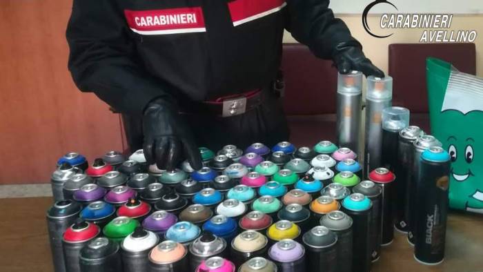 writers beccati nella circum sequestrate 79 bombolette