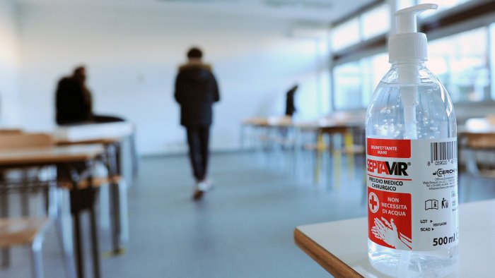 nocera contagi sotto controllo le scuole restano aperte