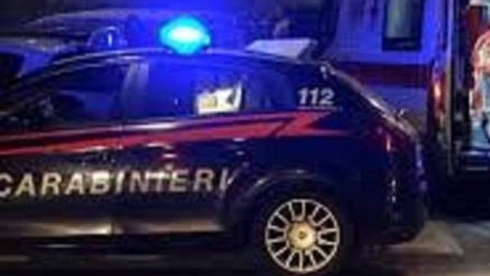 in sette pestano a sangue un 22enne per motivi di viabilita