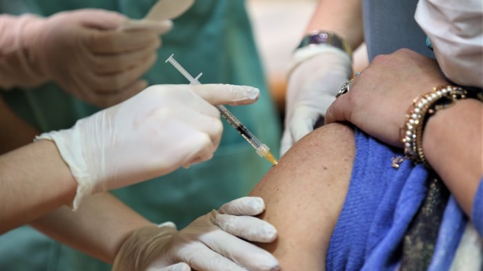 vaccini campania scende al quarto posto con l 82 per cento