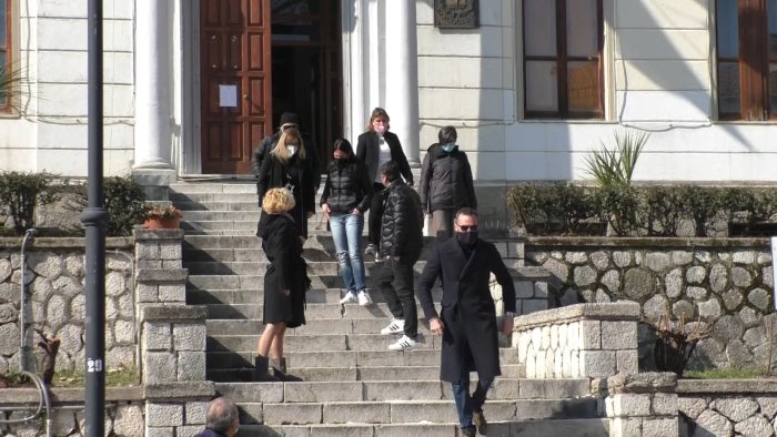 scuole chiuse a mercogliano protestano i genitori