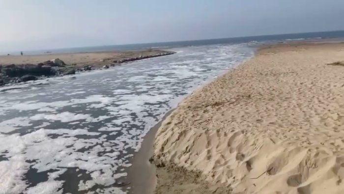 capaccio allarme inquinamento ancora schiuma nel capodifiume