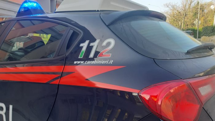 furto di creme e sanificante per le mani arrestati