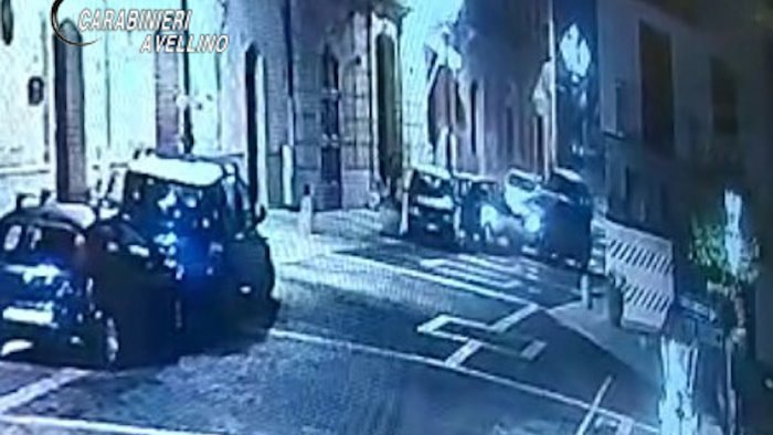 drogato alla guida investe una donna e scappa arrestato