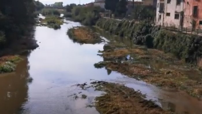 fiume tanagro frana parte del costone sos alla regione