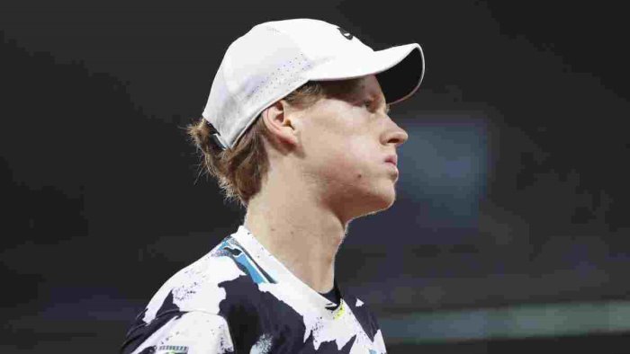 australian open sinner eliminato all esordio da shapovalov
