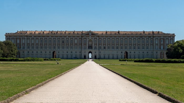 a san valentino la reggia di caserta festeggia l amore per la natura