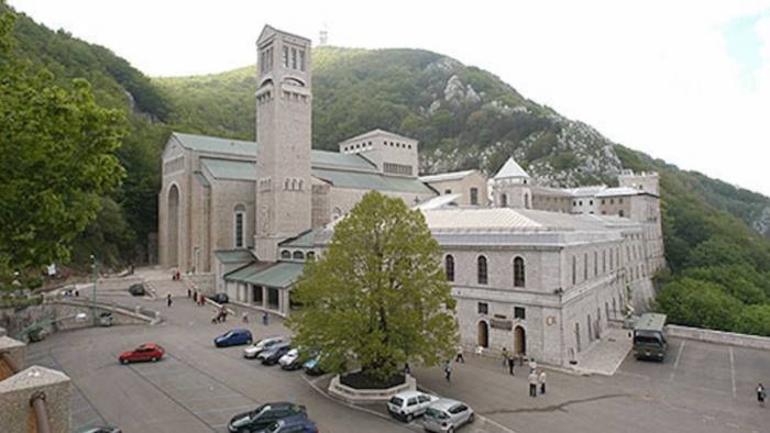 covid a montevergine monaci e abate contagiati chiusi santuario e loreto