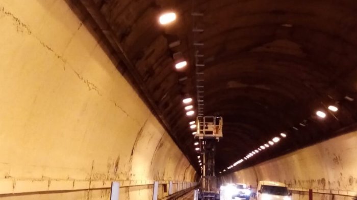 fondo valle sele lavori di manutenzione sugli impianti tecnologici in galleria