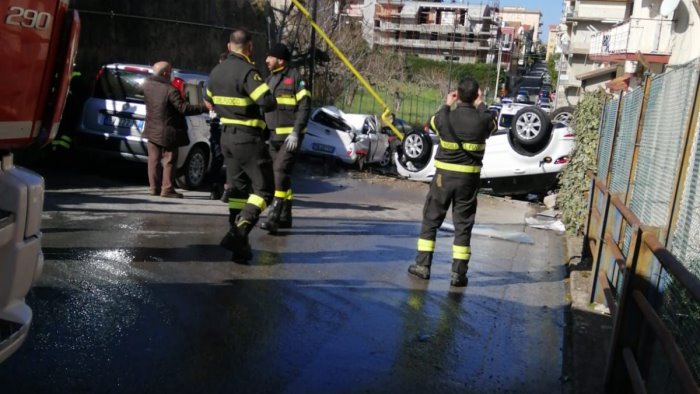 auto cade dal parcheggio dell ex clinica malzoni ferita una donna ad agropoli
