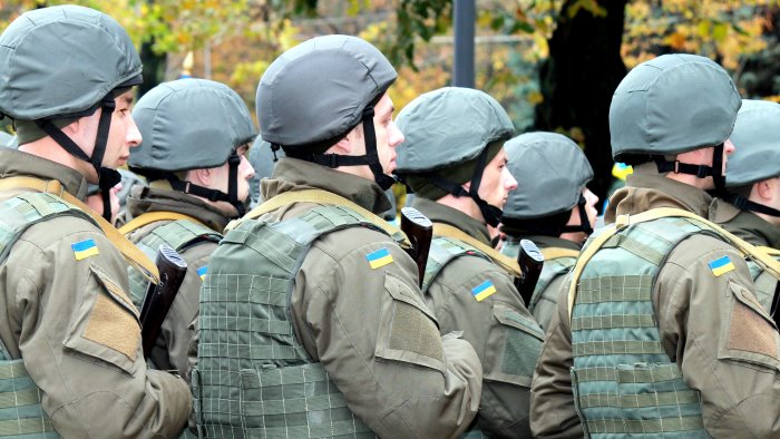 oggi diversi ucraini partono dalla campania per tornare in patria a combattere