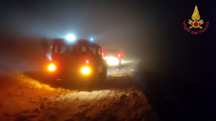 si perdono in montagna mentre cercano tartufi salvati dai vigili del fuoco