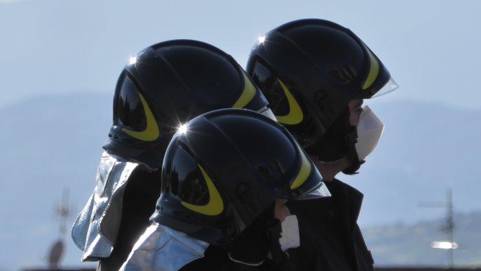 schianto mortale tra un auto e un tir a mondragone nel casertano