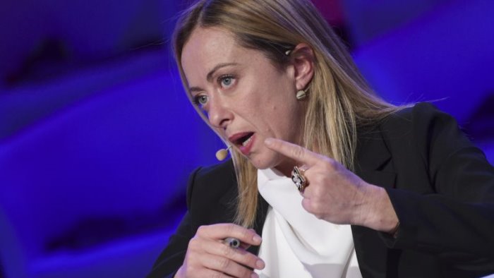 centrodestra meloni fare chiarezza basta accordi sulla sabbia
