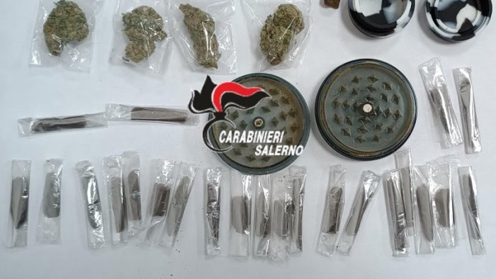 beccati con la droga in auto nei guai due 21enni un 20enne e un 17enne