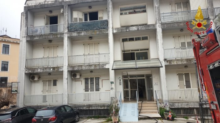 caposele incendio in casa salvi gli inquilini