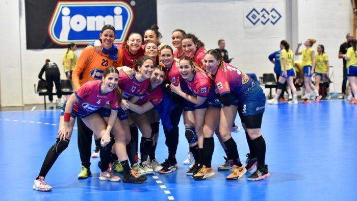 pallamano a1 la jomi salerno batte il mezzocorona e continua a comandare