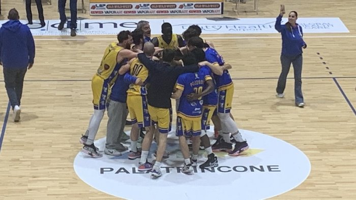 basket serie b prima vittoria per la virtus bava pozzuoli corato ko 66 56
