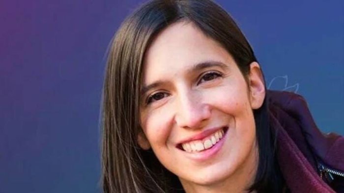 elly schlein e la prima donna alla guida del pd ecco chi e l anti meloni