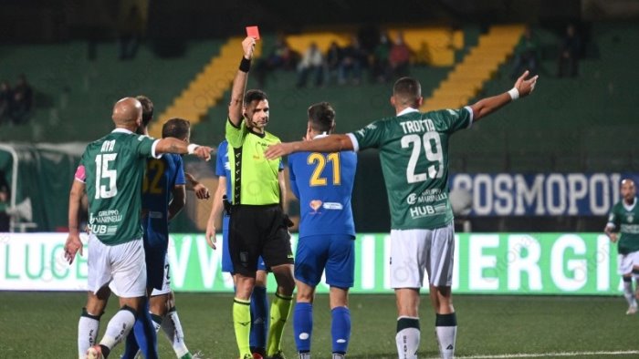 l arbitro di avellino crotone un precedente in stagione e il bilancio
