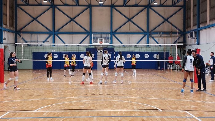 volley b2 l accademia fa visita alla pallavolo pozzuoli