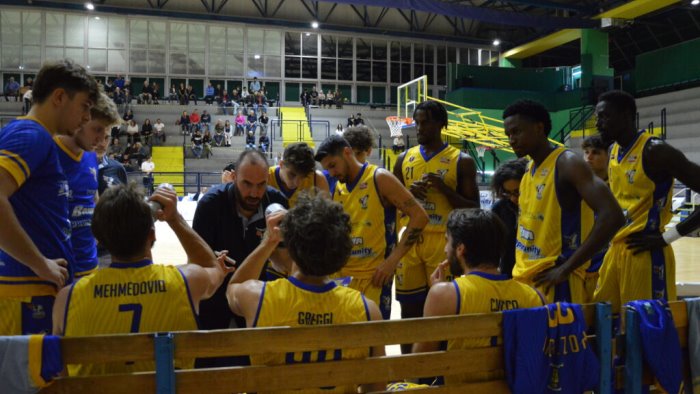 basket serie b 18 ko per la virtus bava pozzuoli vince monopoli 74 82