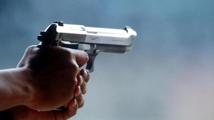 poliziotto spara per vendicare figlio gip resta ai domiciliari