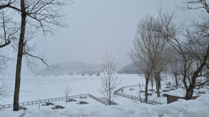ghiaccio e neve irpinia sotto zero e scuole chiuse mezzi spargisale in azione