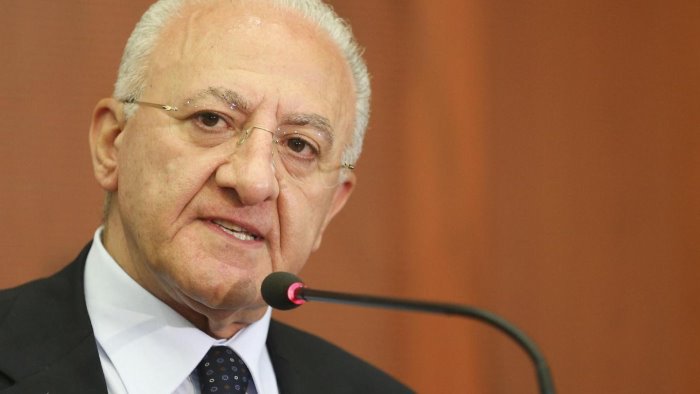 de luca a meloni non si finga turbata e sblocchi fondi per sud