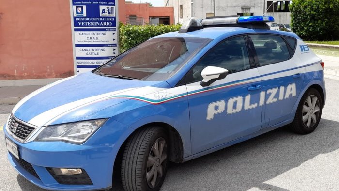 lotta al crimine controlli della polizia nei quartieri napoletani