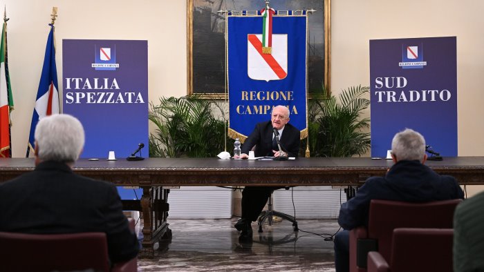 autonomia e fondi bloccati tutto il centrosinistra campano con de luca