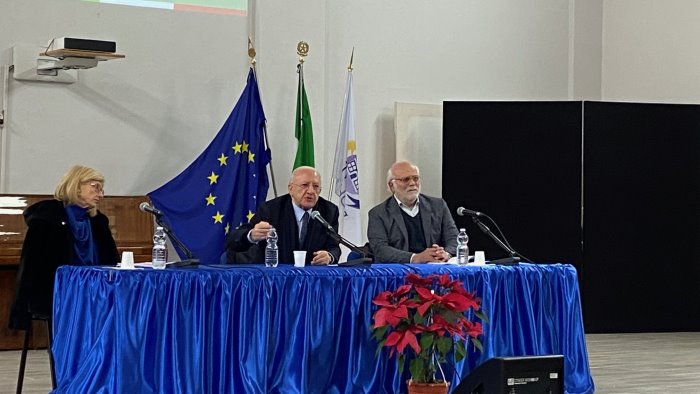 de luca agli studenti di salerno rispettate il principio di autorita