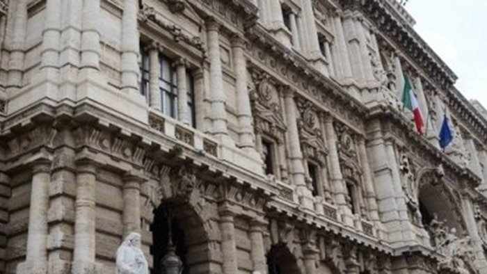 la cassazione reddito di cittadinanza pugno duro contro i furbetti