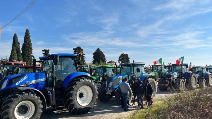 la protesta degli agricoltori nel casertano oggi l atteso incontro a roma