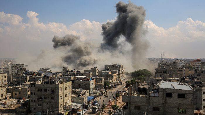 gaza hamas non vuole la tregua nella notte tornano le bombe israeliane