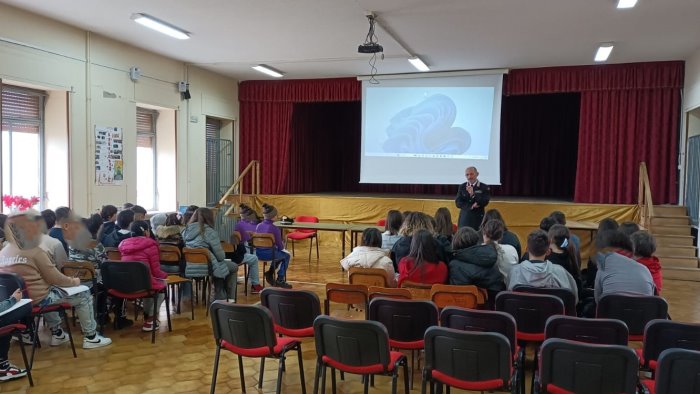cultura della legalita gli studenti delle medie di solopaca con i carabinieri