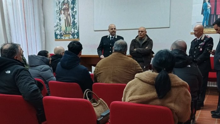 prevenzione carabinieri incontrano i rivenditori di generi di monopolio