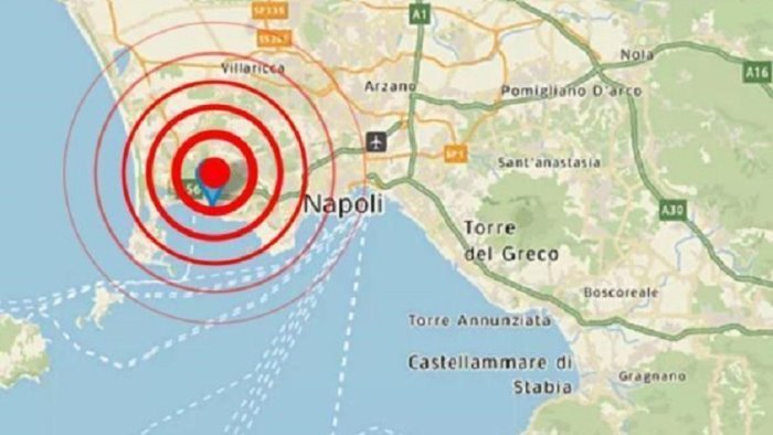 tremano nuovamente i campi flegrei scossa avvertita anche a napoli