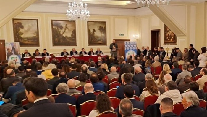 forza italia basta alla sinistra che malgoverna napoli e la regione campania