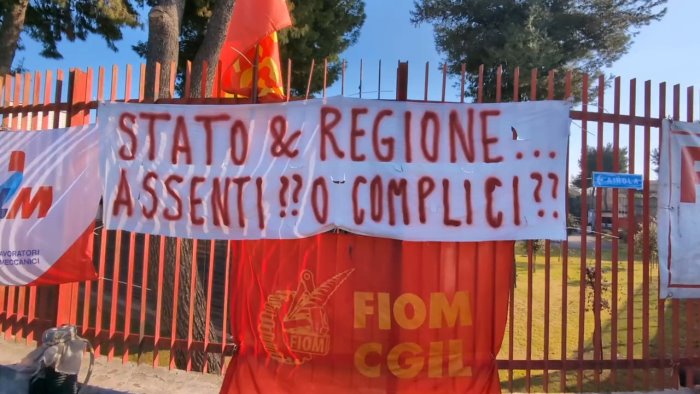 vertenza dema assemblea dei lavoratori in fabbrica futuro a rischio