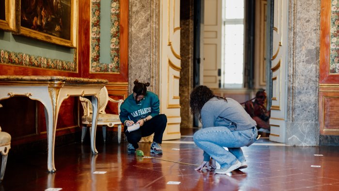 reggia di caserta studiare dall interno gli arredi in legno