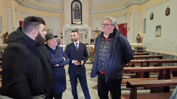 torre annunziata sopralluogo al cimitero presto i lavori sala mortuaria