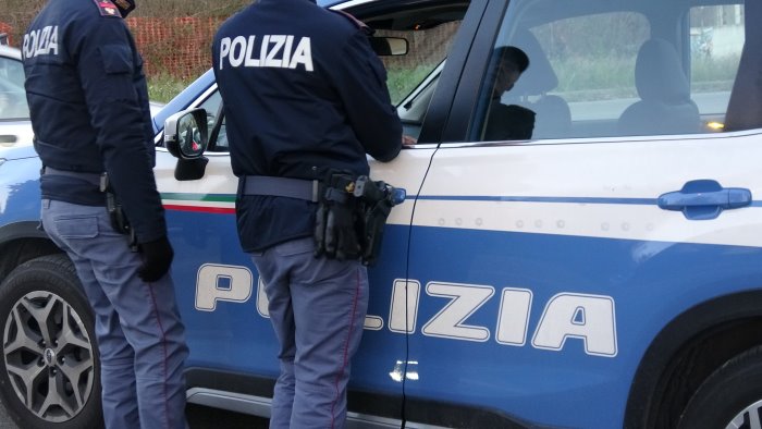 pomigliano d arco esercizi commerciali nel mirino della polizia