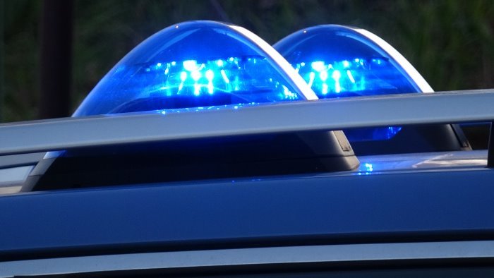 minaccia maltratta e incendia la casa dell ex compagna terrore a giugliano