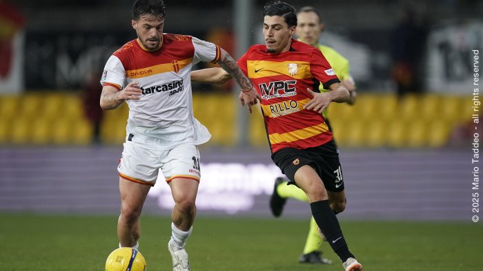 serie c reti bianche tra benevento e messina strega fischiata dal vigorito