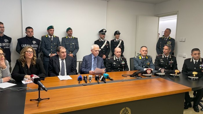 truffa sull immigrazione scarcerato il tesoriere regionale del pd salvati