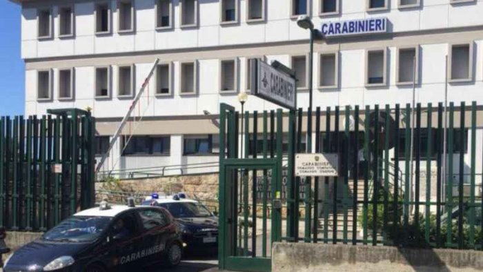 accoltella il fidanzato della sua ex ragazza 18enne fermato a torre del greco