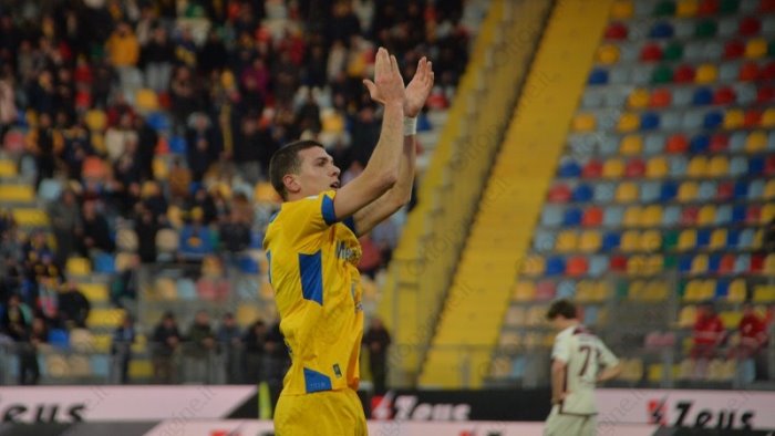 frosinone scelto l allenatore da mercoledi squadra in ritiro