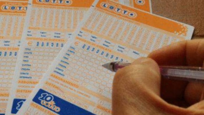 la dea bendata bacia l irpinia vinti 267mila euro al lotto