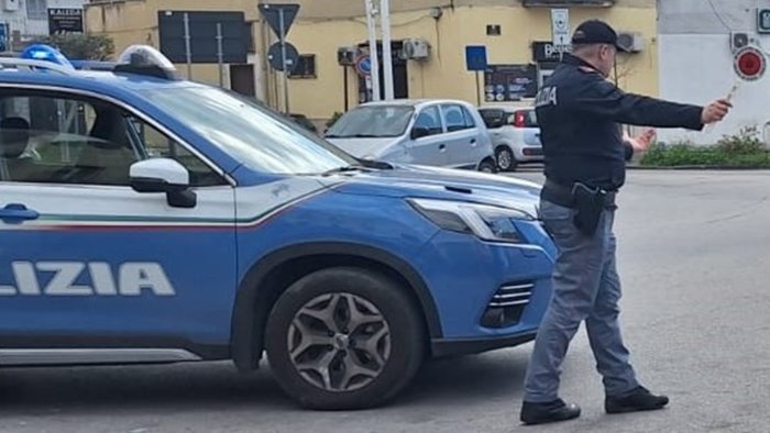 lotta alle attivita illecite nel napoletano controlli della polizia